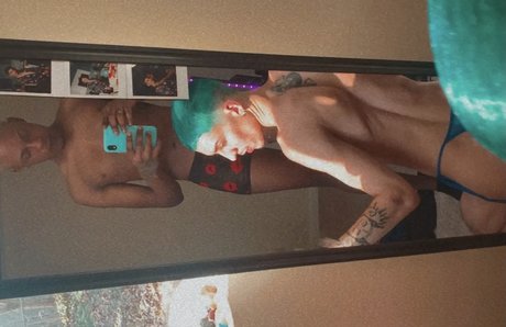 Naakte gelekte OnlyFans-foto van Wet Dreamz 
