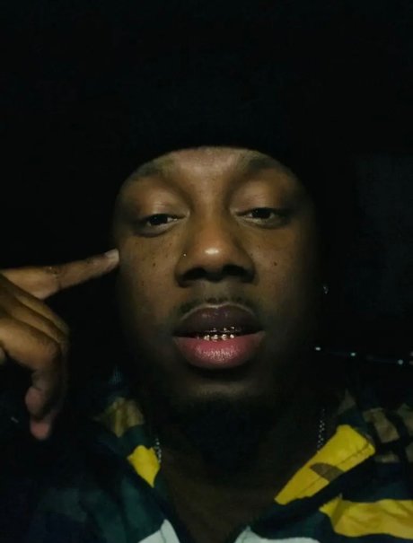 Naakte gelekte OnlyFans-foto van Prettyboi Bre