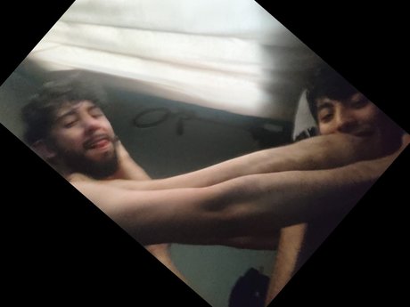 Naakte gelekte OnlyFans-foto van Daniel Y David