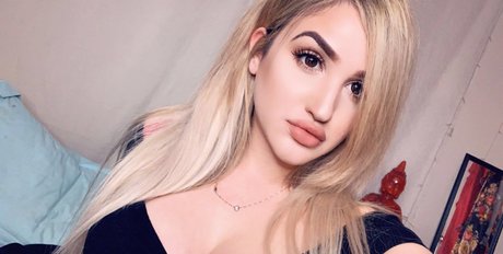 Naakte gelekte OnlyFans-foto van Cry Baby