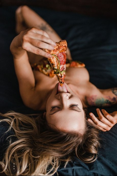 Naakte gelekte OnlyFans-foto van Daina Koda