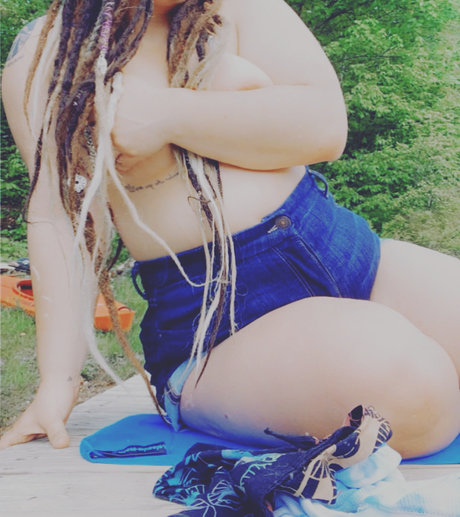 Naakte gelekte OnlyFans-foto van Kitty