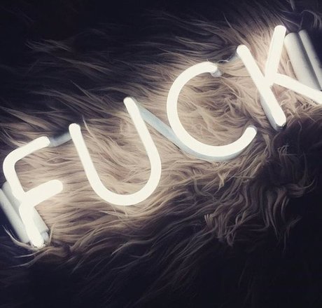 Naakte gelekte OnlyFans-foto van Ari