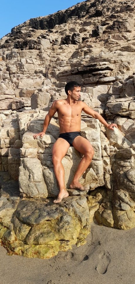 Naakte gelekte OnlyFans-foto van Fernando Esteban