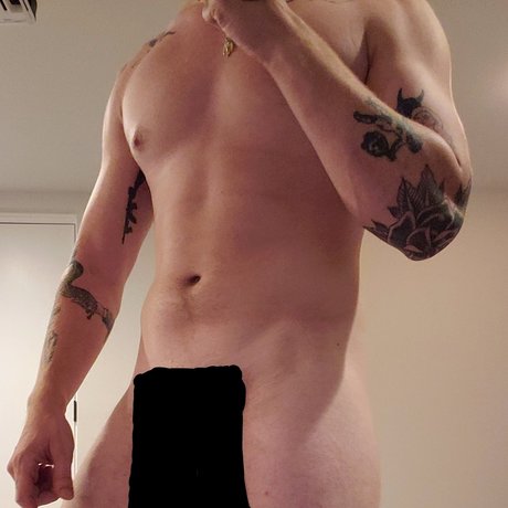 Naakte gelekte OnlyFans-foto van Preston Flowers