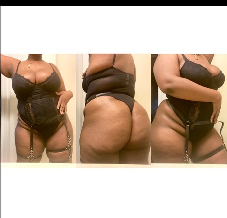 Naakte gelekte OnlyFans-foto van Shy Cocoa