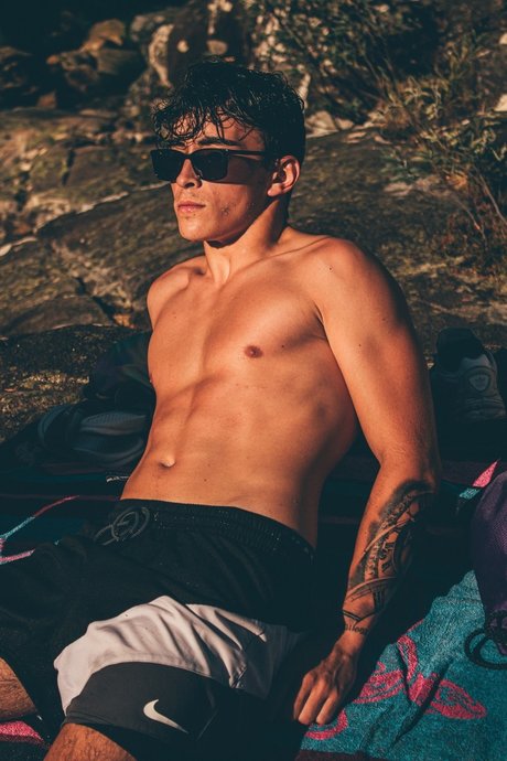 Naakte gelekte OnlyFans-foto van Portu