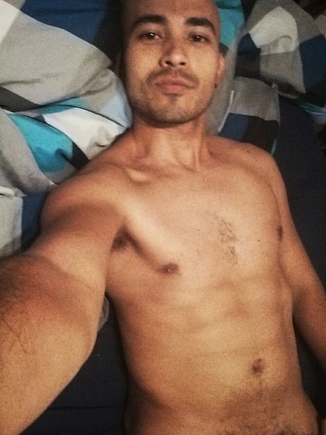 Naakte gelekte OnlyFans-foto van Daddy Joe
