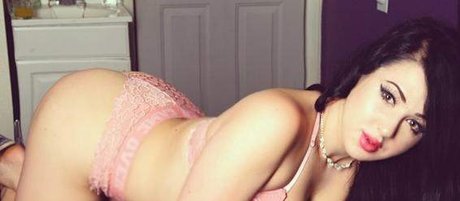 Naakte gelekte OnlyFans-foto van  Porcelain Beauty 