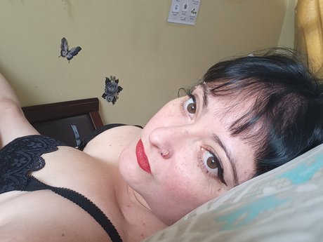 Naakte gelekte OnlyFans-foto van Porcelaindoll