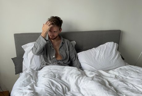 Naakte gelekte OnlyFans-foto van Popperspup Ampamp Popperstop