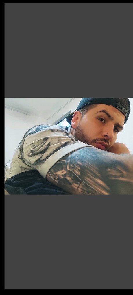Naakte gelekte OnlyFans-foto van Pool