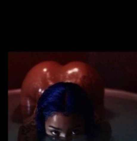 Naakte gelekte OnlyFans-foto van Azariyah