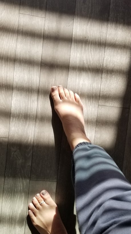 Naakte gelekte OnlyFans-foto van Polynesian Only Feet