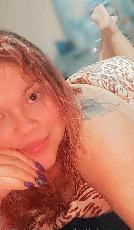 Naakte gelekte OnlyFans-foto van Hotjuicycurvy