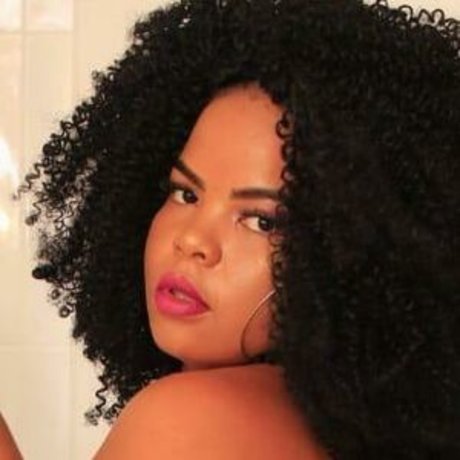 Naakte gelekte OnlyFans-foto van Alicia Carvalho