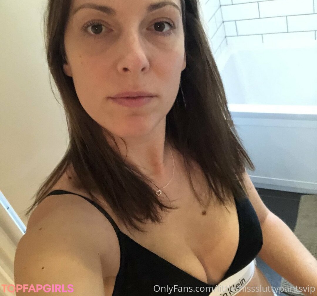 Naakte gelekte OnlyFans-foto van Average Uk Mum #34 Naakte gelekte OnlyFans-foto van Average Uk Mum #34
