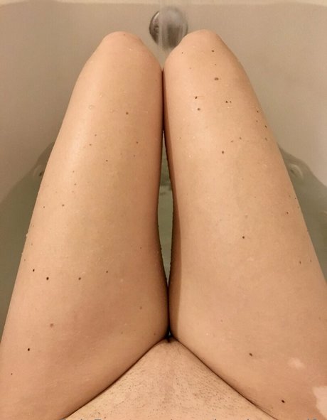 Naakte gelekte OnlyFans-foto van Americanhousewife