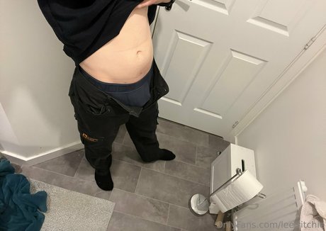 Naakte gelekte OnlyFans-foto van Leeritchie