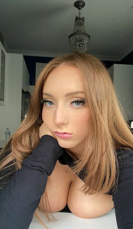 Naakte gelekte OnlyFans-foto van Danni