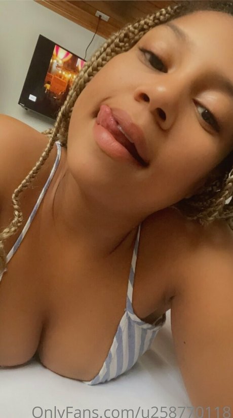 Naakte gelekte OnlyFans-foto van Juicylucy121
