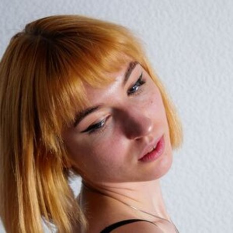 Naakte gelekte OnlyFans-foto van Agelinasummer