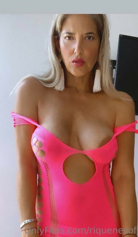 Naakte gelekte OnlyFans-foto van Riquenesof