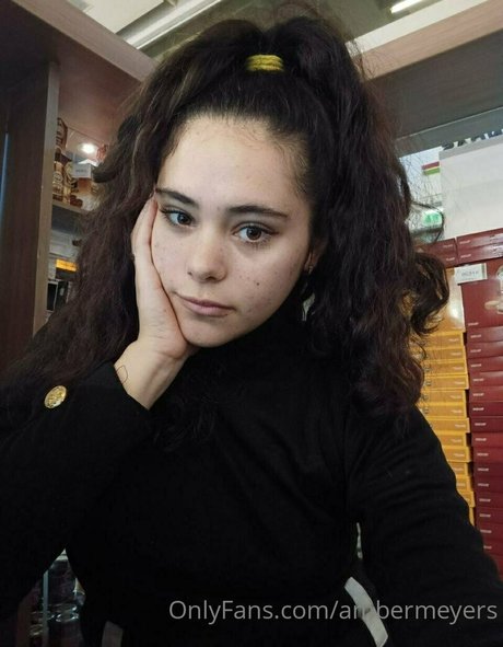 Naakte gelekte OnlyFans-foto van Ambermeyers