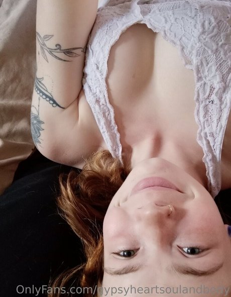 Naakte gelekte OnlyFans-foto van Jadeedwardsfree