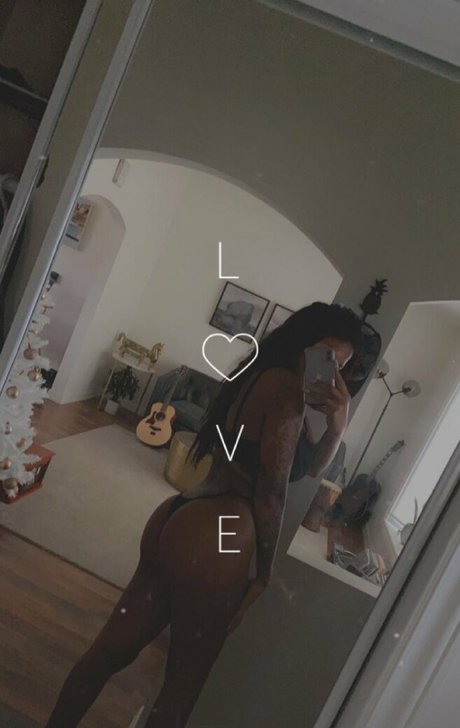 Naakte gelekte OnlyFans-foto van Whatuwant2see
