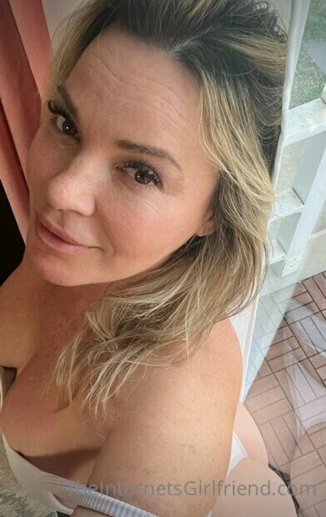 Naakte gelekte OnlyFans-foto van Danadearmondfree