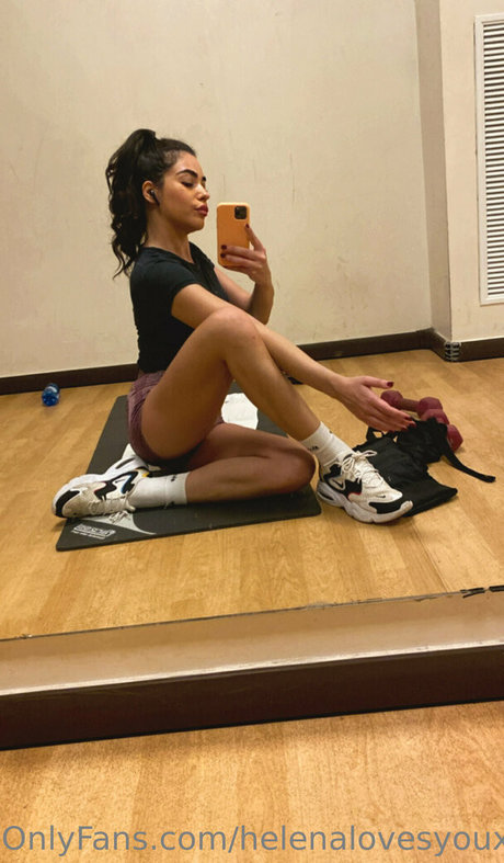 Naakte gelekte OnlyFans-foto van Helenalovesyoux