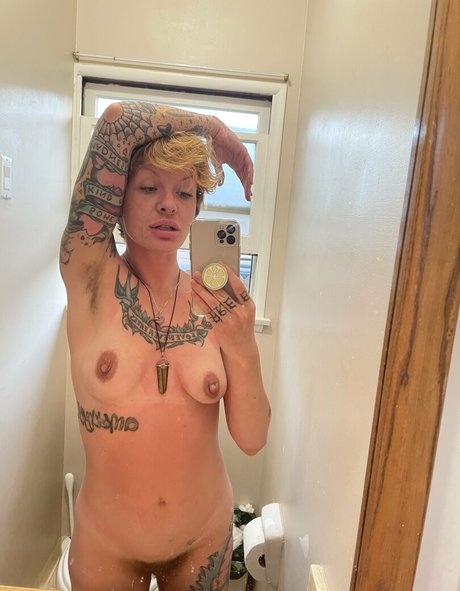Naakte gelekte OnlyFans-foto van Thedannygoldexperience