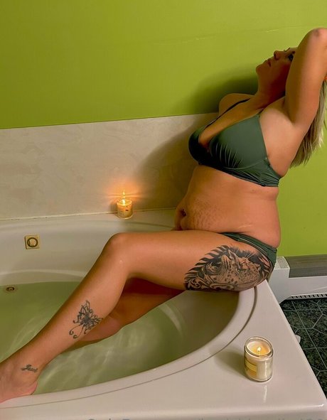 Naakte gelekte OnlyFans-foto van Badblondie33