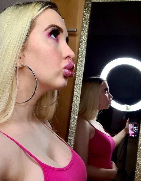 Naakte gelekte OnlyFans-foto van Vivianrosefree