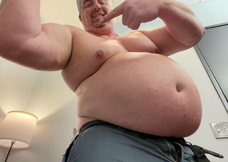 Naakte gelekte OnlyFans-foto van Outihulk