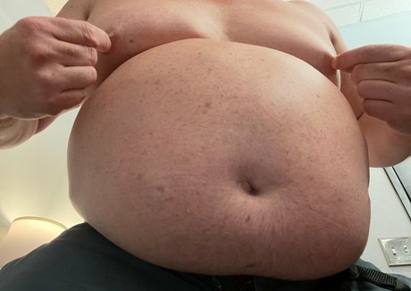 Naakte gelekte OnlyFans-foto van Outihulk