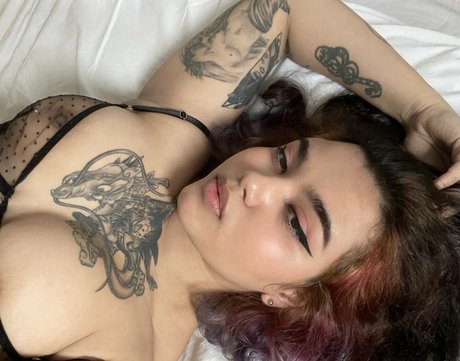 Naakte gelekte OnlyFans-foto van Diana Koyuncu