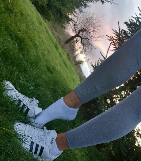 Naakte gelekte OnlyFans-foto van Dmndfeet