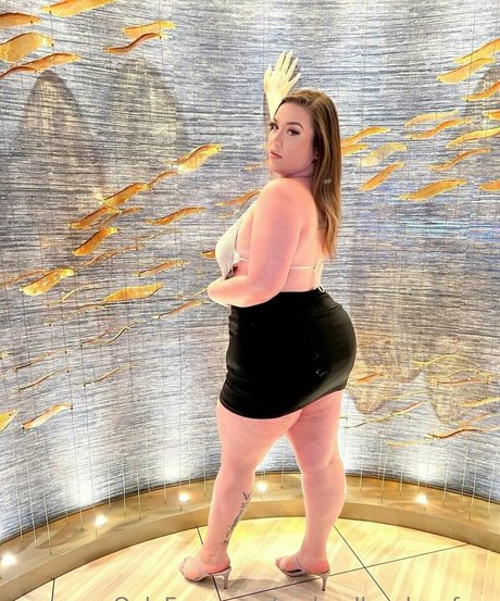 Naakte gelekte OnlyFans-foto van Realmollysplacefree