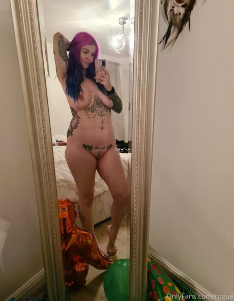 Naakte gelekte OnlyFans-foto van Rogue