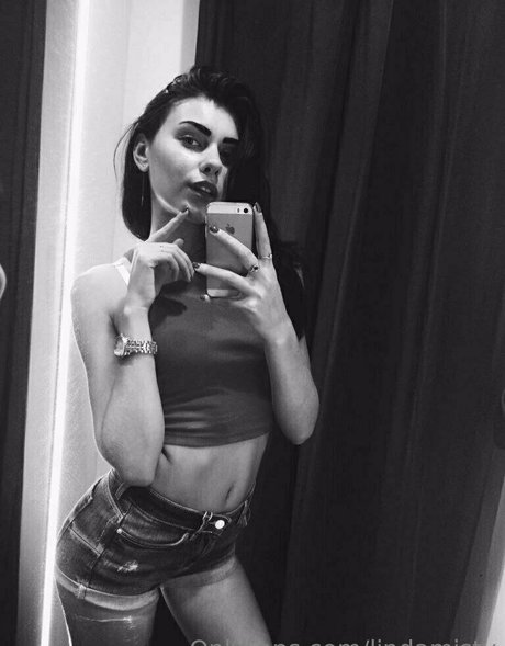 Naakte gelekte OnlyFans-foto van Lindamisty