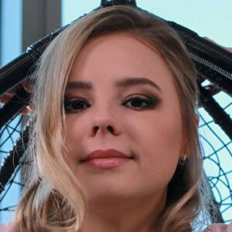 Naakte gelekte OnlyFans-foto van Vivian Blush