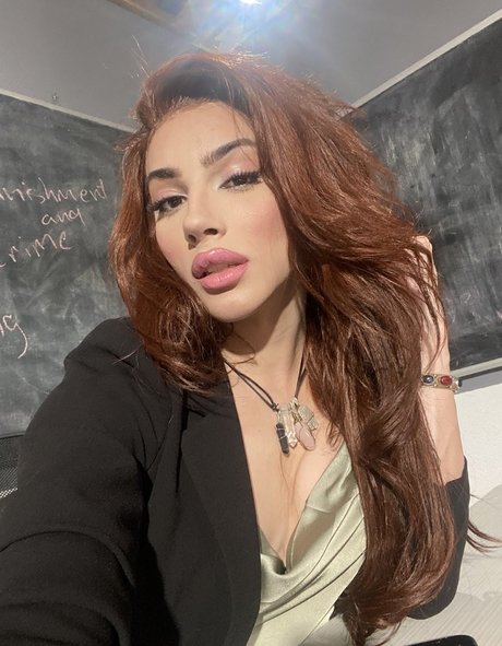Naakte gelekte OnlyFans-foto van Ariel Demure