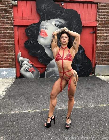 Naakte gelekte OnlyFans-foto van Nattyanddaddy