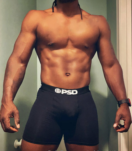 Naakte gelekte OnlyFans-foto van Midwestthangs