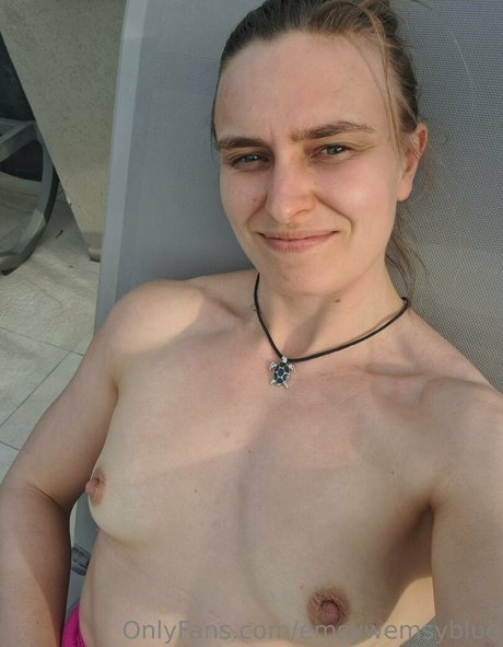Naakte gelekte OnlyFans-foto van Emsywemsyblue