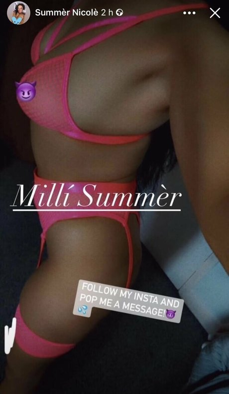 Naakte gelekte OnlyFans-foto van Prettypetite