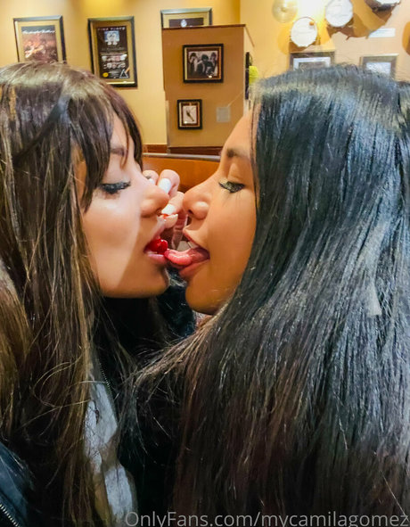 Naakte gelekte OnlyFans-foto van Mycamilagomez