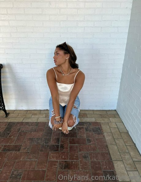 Naakte gelekte OnlyFans-foto van Katieswrd